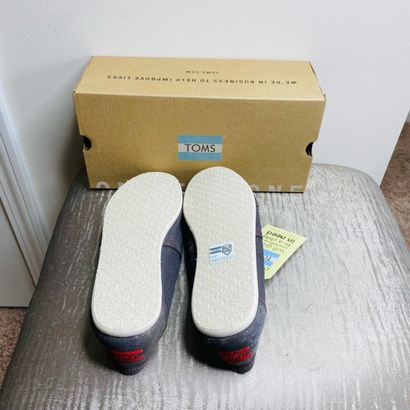 TOMS SHOES NWT UNISEX - Picture 3 of 6